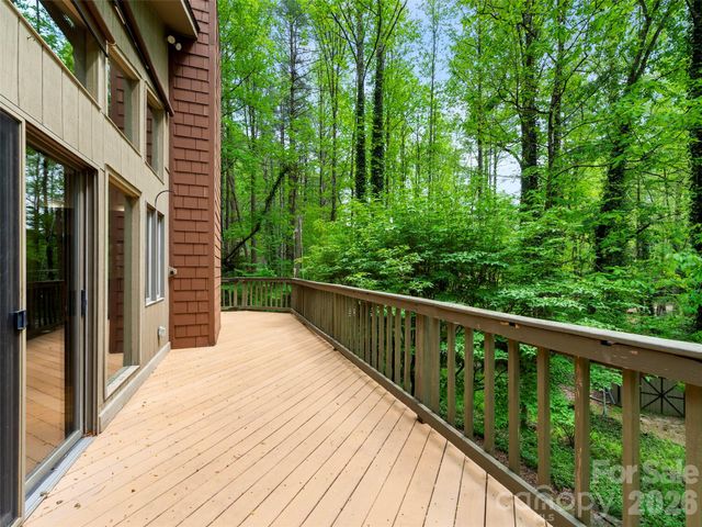 22 Delacy Drive, Hendersonville, NC 28739