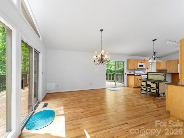 22 Delacy Drive, Hendersonville, NC 28739