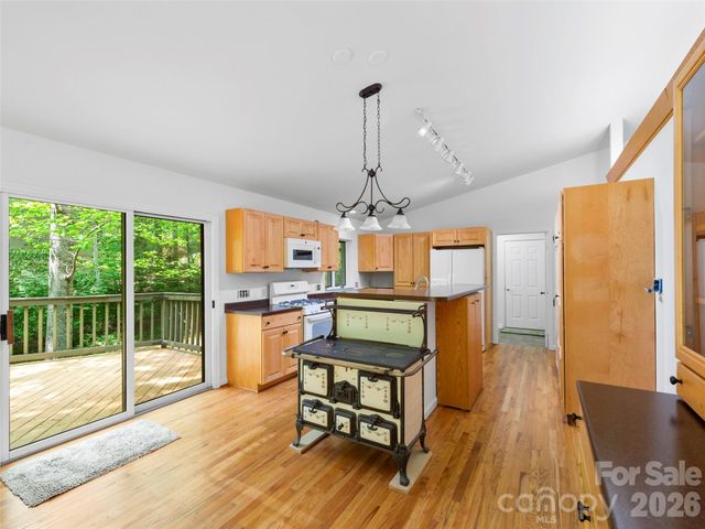 22 Delacy Drive, Hendersonville, NC 28739