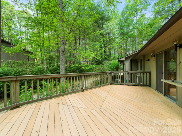 22 Delacy Drive, Hendersonville, NC 28739