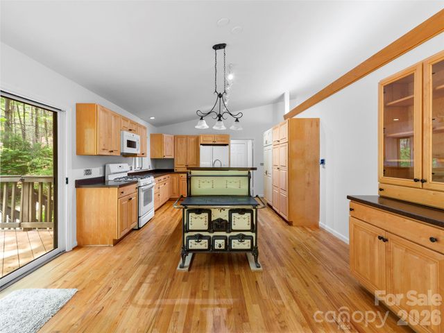 22 Delacy Drive, Hendersonville, NC 28739