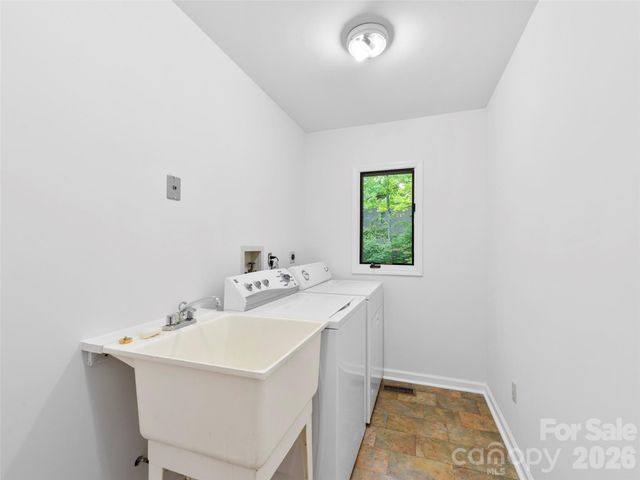 22 Delacy Drive, Hendersonville, NC 28739