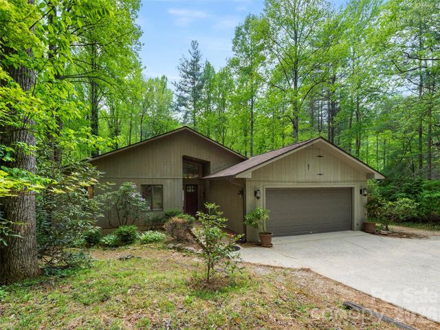 22 Delacy Drive, Hendersonville, NC 28739