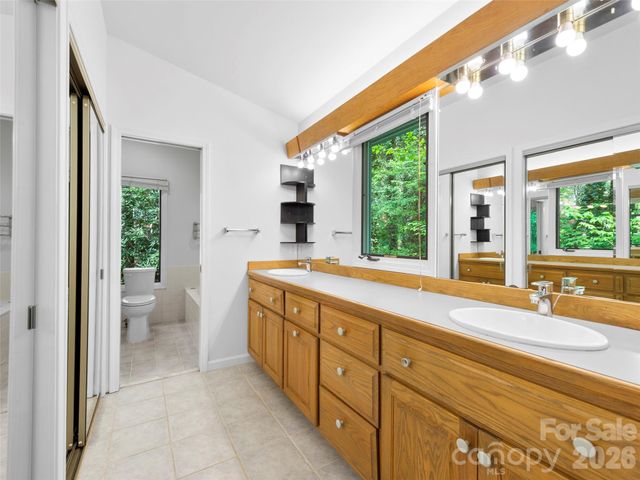 22 Delacy Drive, Hendersonville, NC 28739
