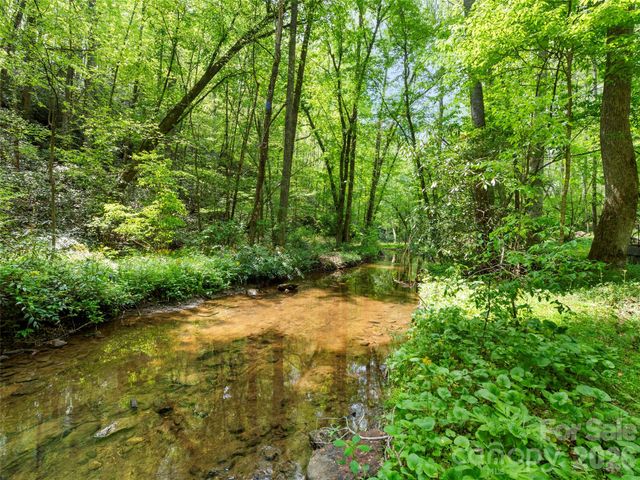 22 Delacy Drive, Hendersonville, NC 28739