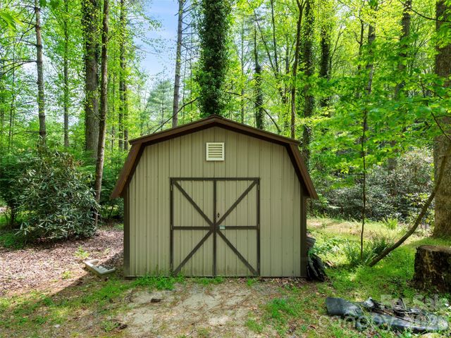 22 Delacy Drive, Hendersonville, NC 28739