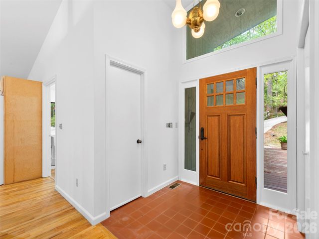 22 Delacy Drive, Hendersonville, NC 28739