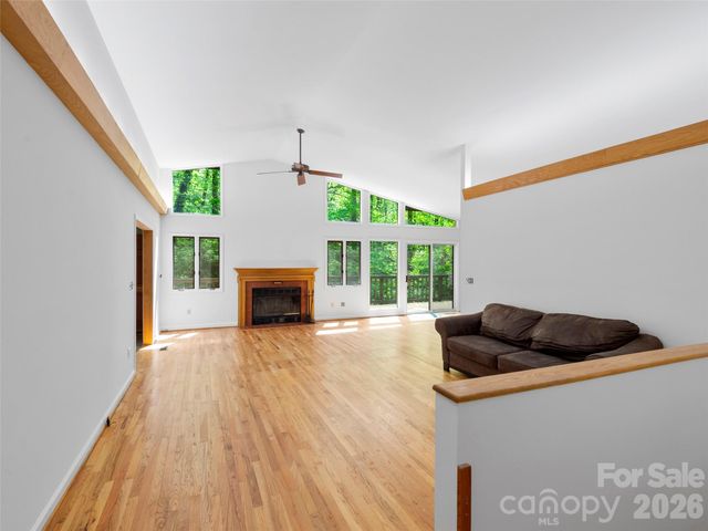 22 Delacy Drive, Hendersonville, NC 28739