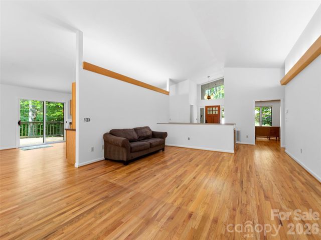 22 Delacy Drive, Hendersonville, NC 28739