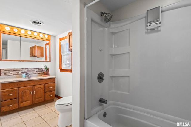 2010 N 16TH Street, Springfield, IL 62702