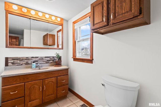 2010 N 16TH Street, Springfield, IL 62702