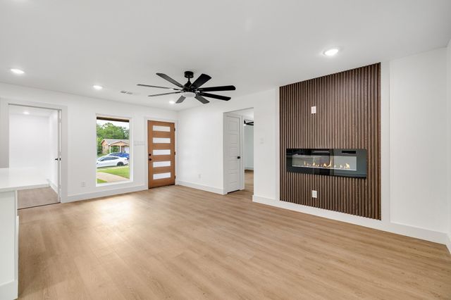 9814 Bluffcreek Drive, Dallas, TX 75227