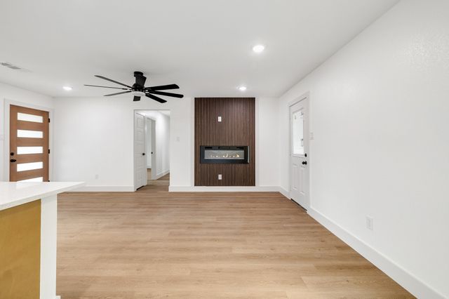 9814 Bluffcreek Drive, Dallas, TX 75227