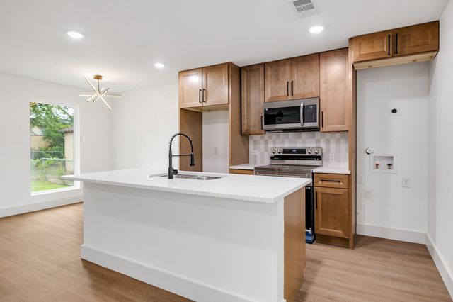 9814 Bluffcreek Drive, Dallas, TX 75227