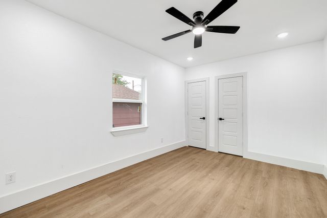 9814 Bluffcreek Drive, Dallas, TX 75227