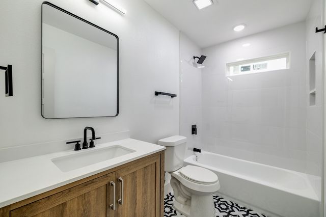 9814 Bluffcreek Drive, Dallas, TX 75227