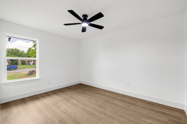 9814 Bluffcreek Drive, Dallas, TX 75227
