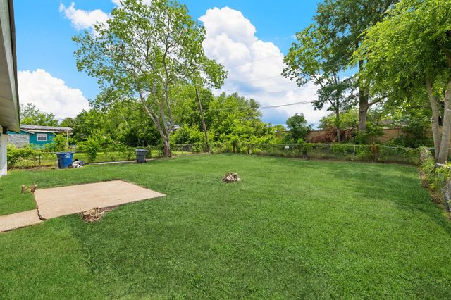 9814 Bluffcreek Drive, Dallas, TX 75227