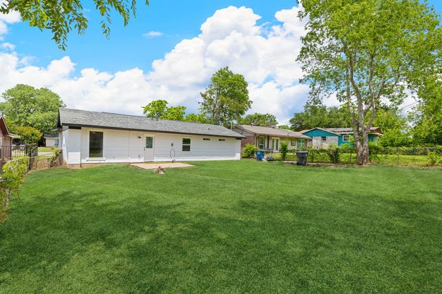9814 Bluffcreek Drive, Dallas, TX 75227