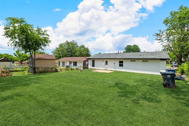 9814 Bluffcreek Drive, Dallas, TX 75227