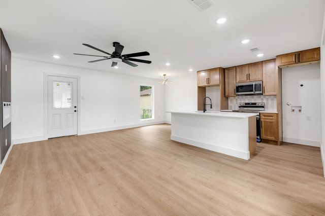 9814 Bluffcreek Drive, Dallas, TX 75227