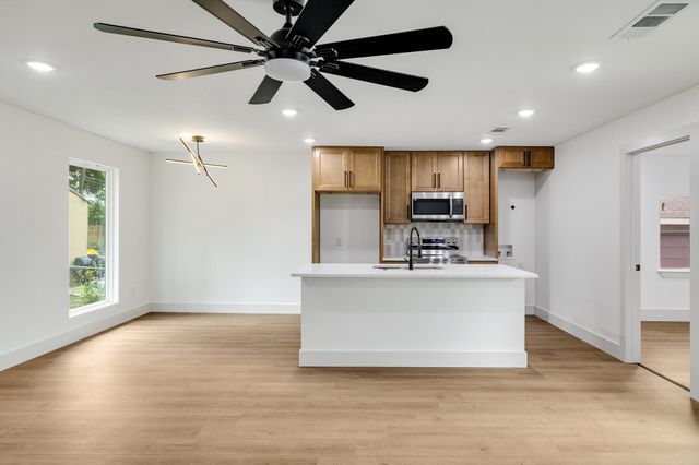 9814 Bluffcreek Drive, Dallas, TX 75227