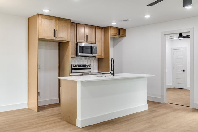 9814 Bluffcreek Drive, Dallas, TX 75227