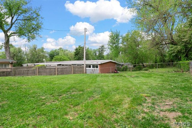 8205 Midwood Avenue, Berkeley, MO 63134