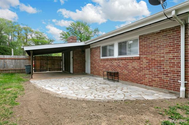 8205 Midwood Avenue, Berkeley, MO 63134