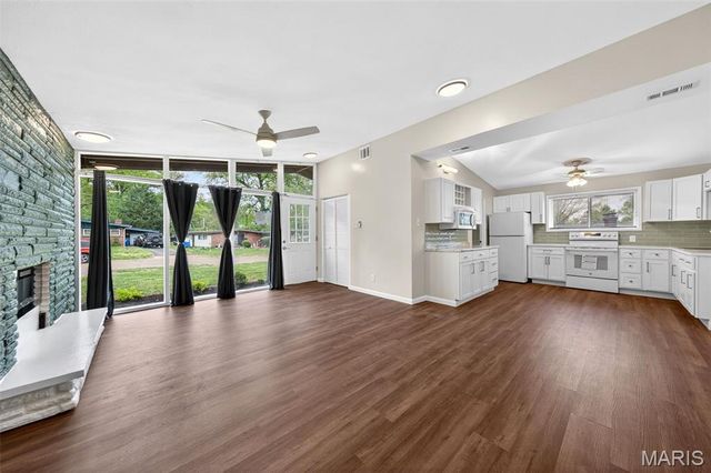 8205 Midwood Avenue, Berkeley, MO 63134