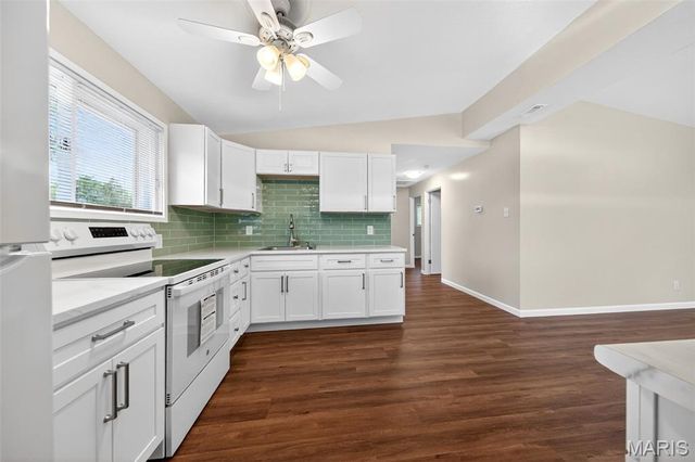 8205 Midwood Avenue, Berkeley, MO 63134