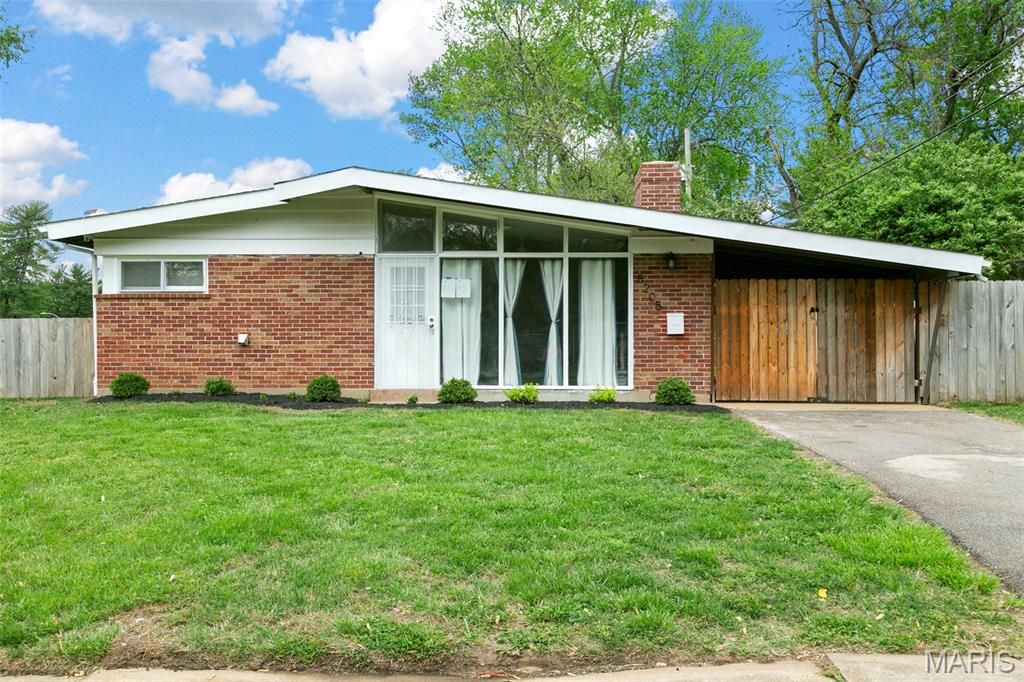 8205 Midwood Avenue, Berkeley, MO 63134