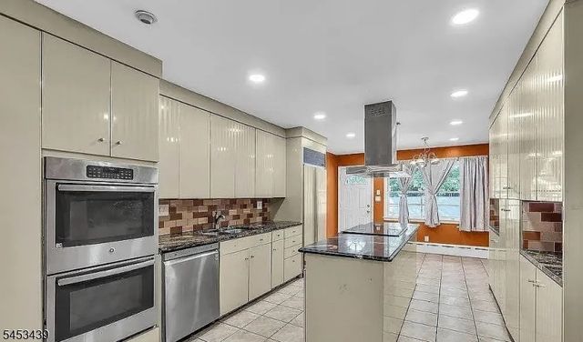 585 Noe Ave, Woodbridge Twp., NJ 07095