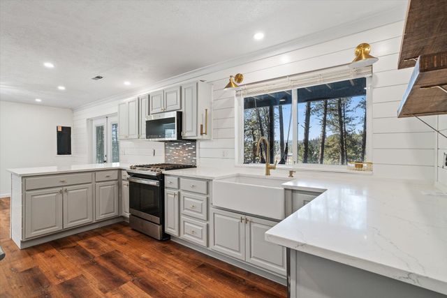 10003 S Gardner Rd, Cheney, WA 99004