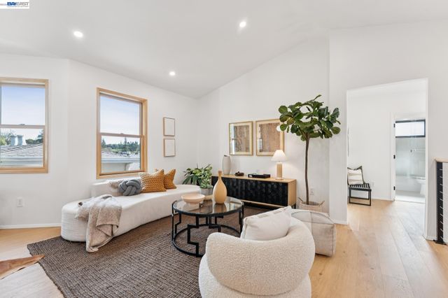 546 Weldon Ave, Oakland, CA 94610