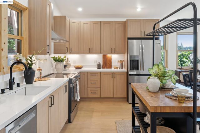 546 Weldon Ave, Oakland, CA 94610