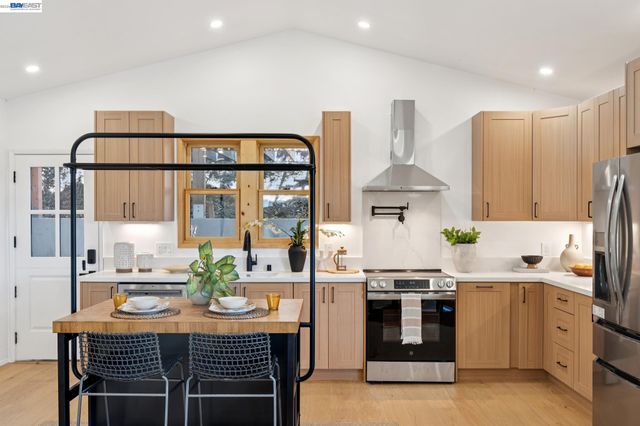 546 Weldon Ave, Oakland, CA 94610