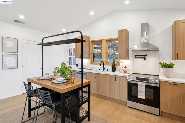 546 Weldon Ave, Oakland, CA 94610