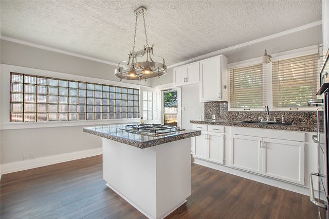 2222 Harrison Avenue, Fort Worth, TX 76110