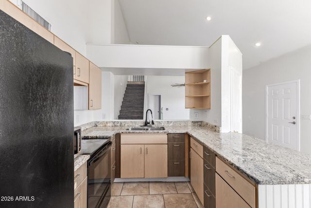 8902 W VALE Drive, Phoenix, AZ 85037