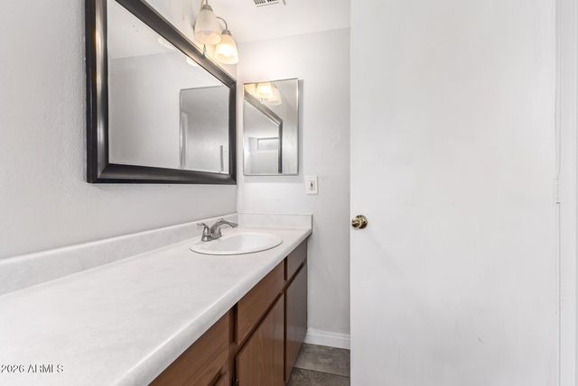 8902 W VALE Drive, Phoenix, AZ 85037