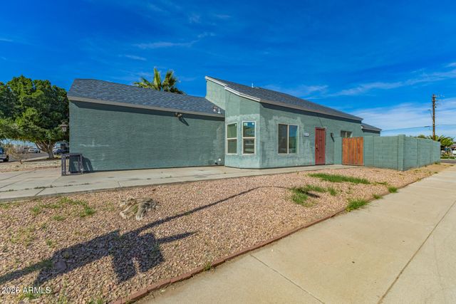 8902 W VALE Drive, Phoenix, AZ 85037
