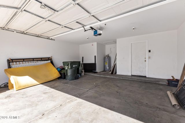 8902 W VALE Drive, Phoenix, AZ 85037