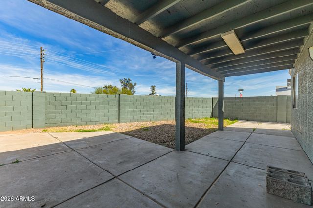 8902 W VALE Drive, Phoenix, AZ 85037