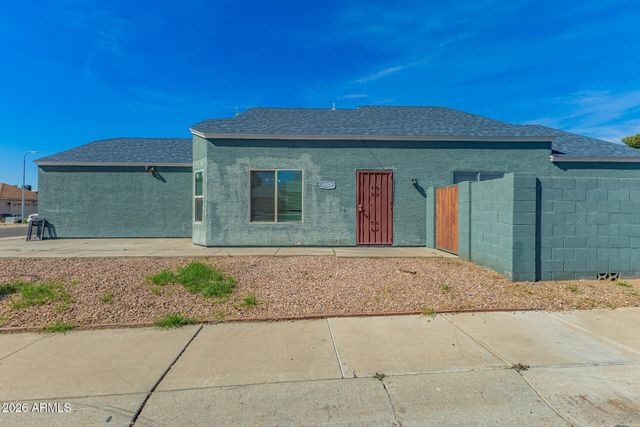 8902 W VALE Drive, Phoenix, AZ 85037