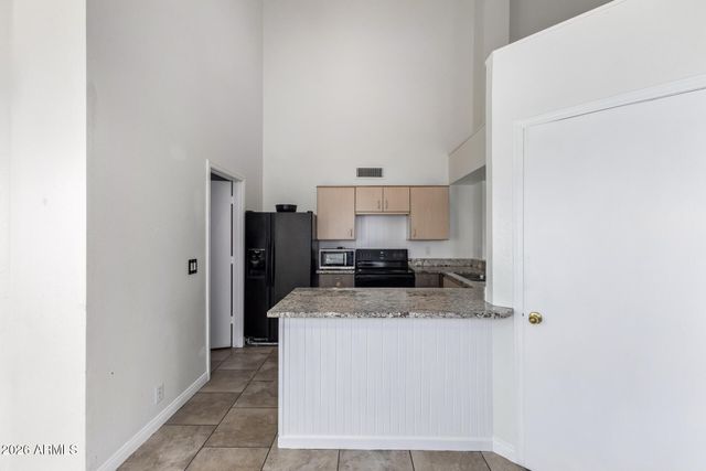 8902 W VALE Drive, Phoenix, AZ 85037