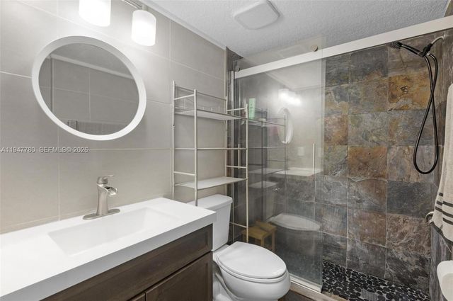 985 NE 33rd Ter 102, Homestead, FL 33033