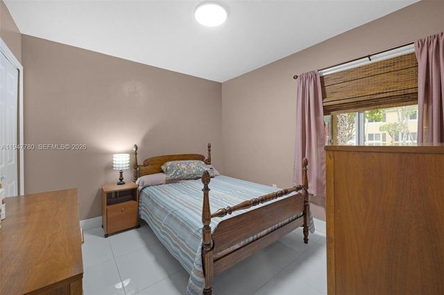 985 NE 33rd Ter 102, Homestead, FL 33033