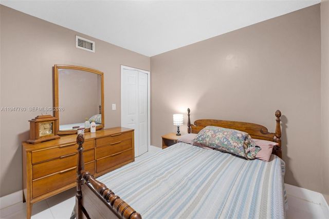 985 NE 33rd Ter 102, Homestead, FL 33033