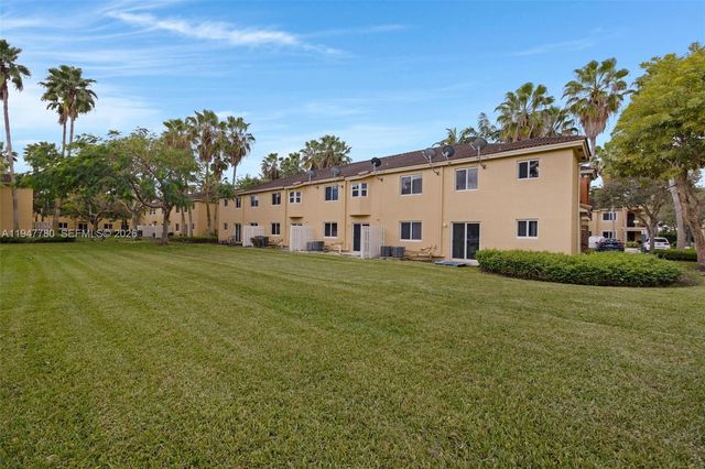 985 NE 33rd Ter 102, Homestead, FL 33033